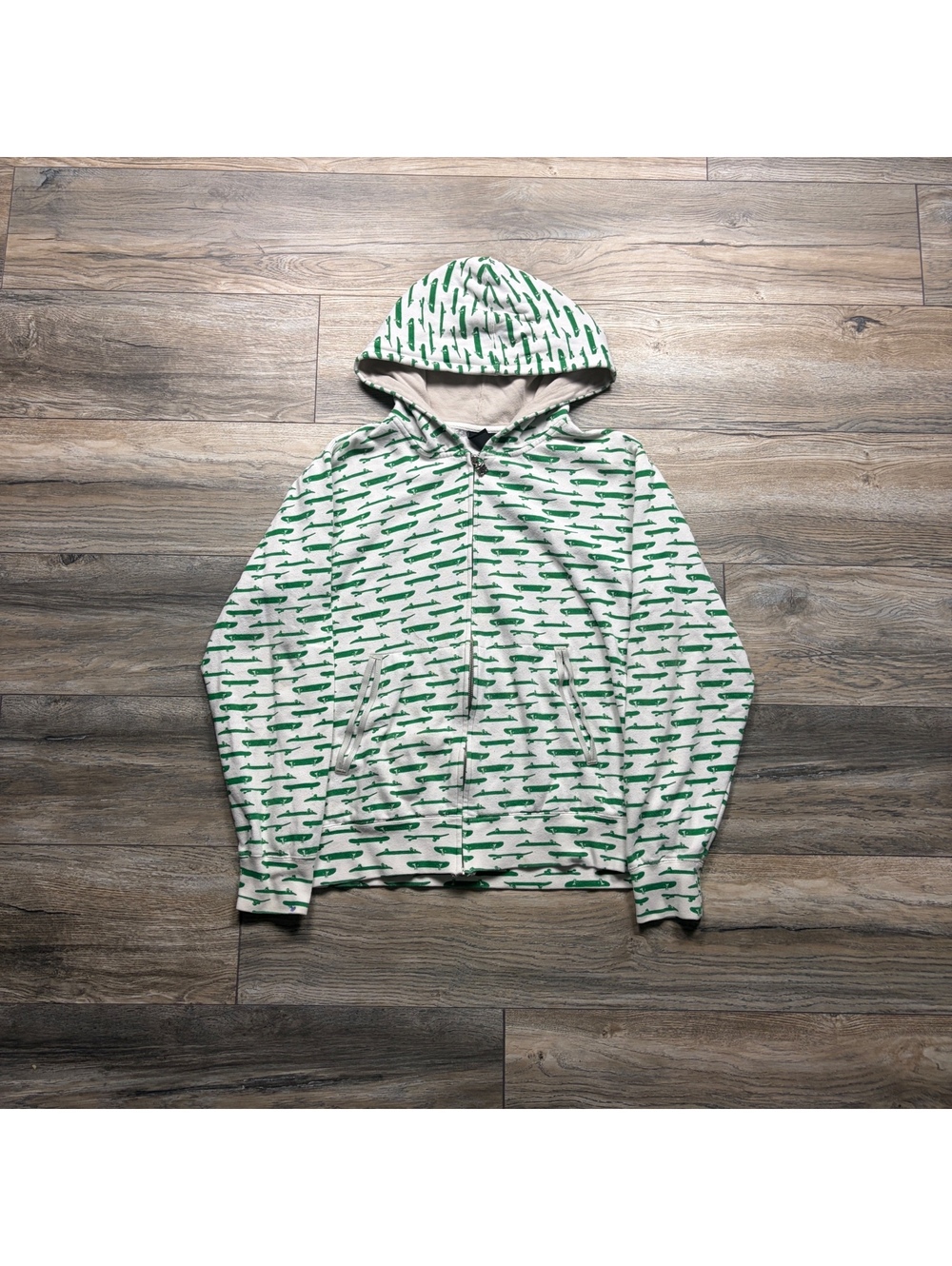 Vintage DC AOP skateboards zip up, minor stains but good condtion, size M